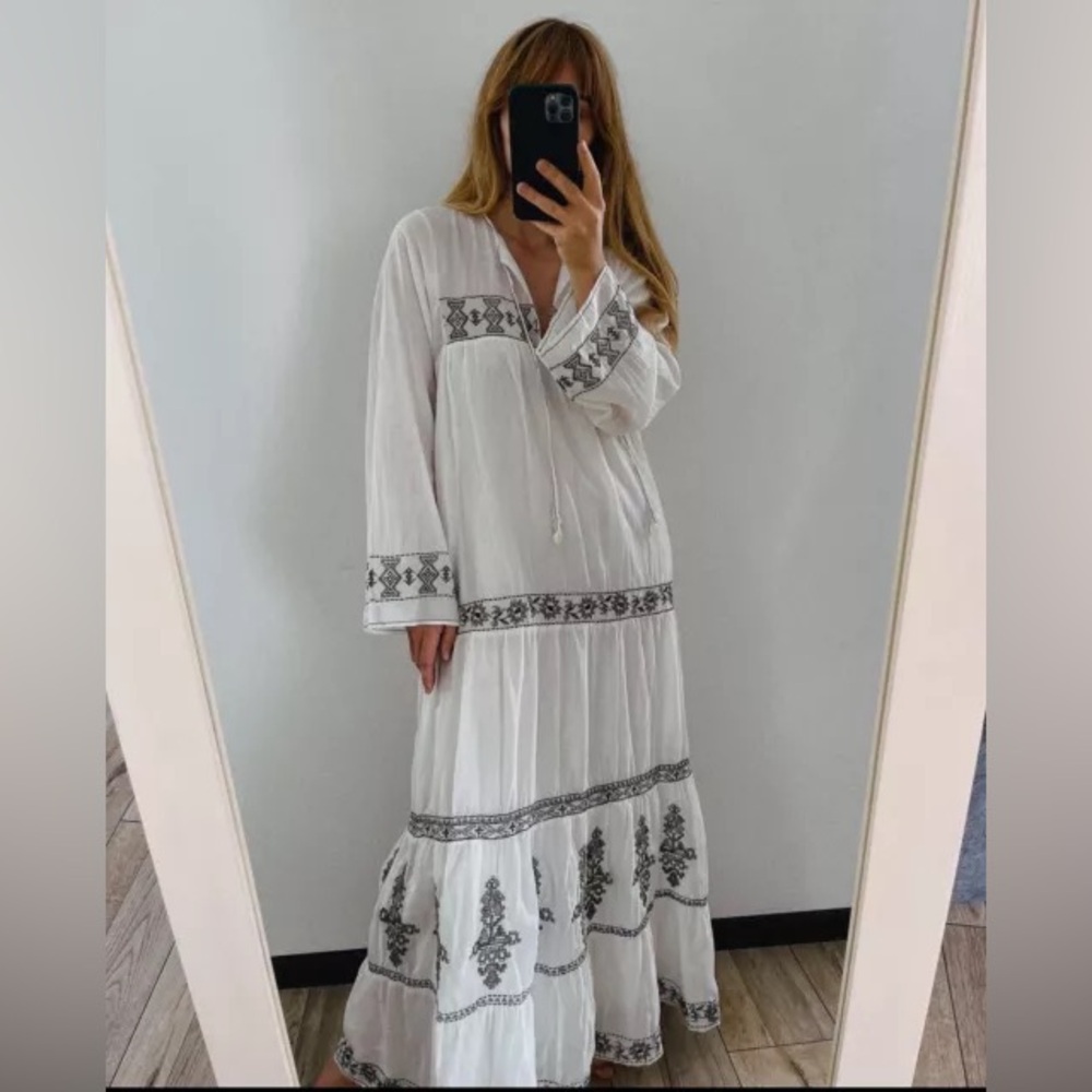 Zara‎ Embroidered Dress - Picture 3 of 17